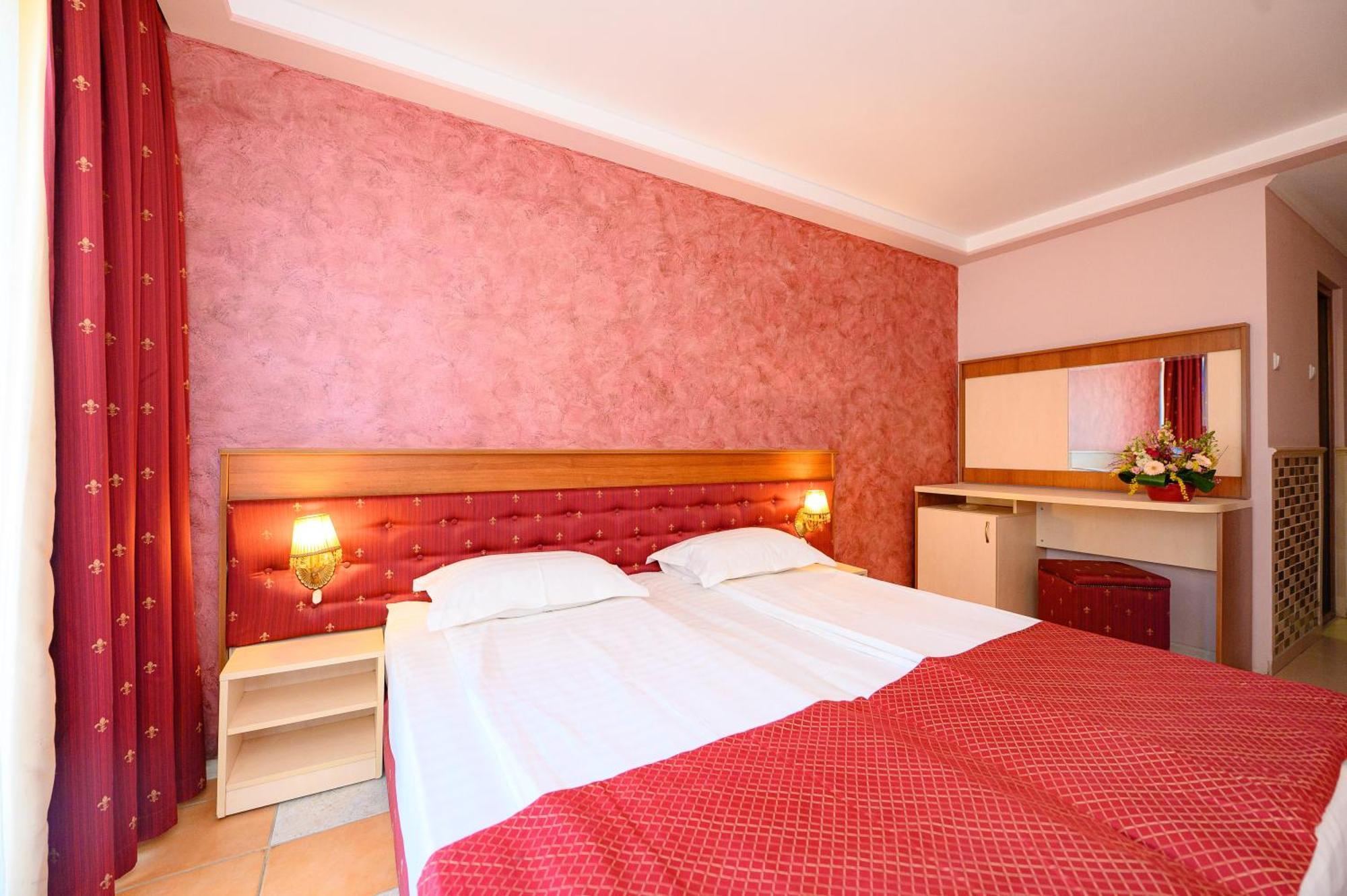 Hotel Iris-Mimoza จูปิเตอร์ ภายนอก รูปภาพ
