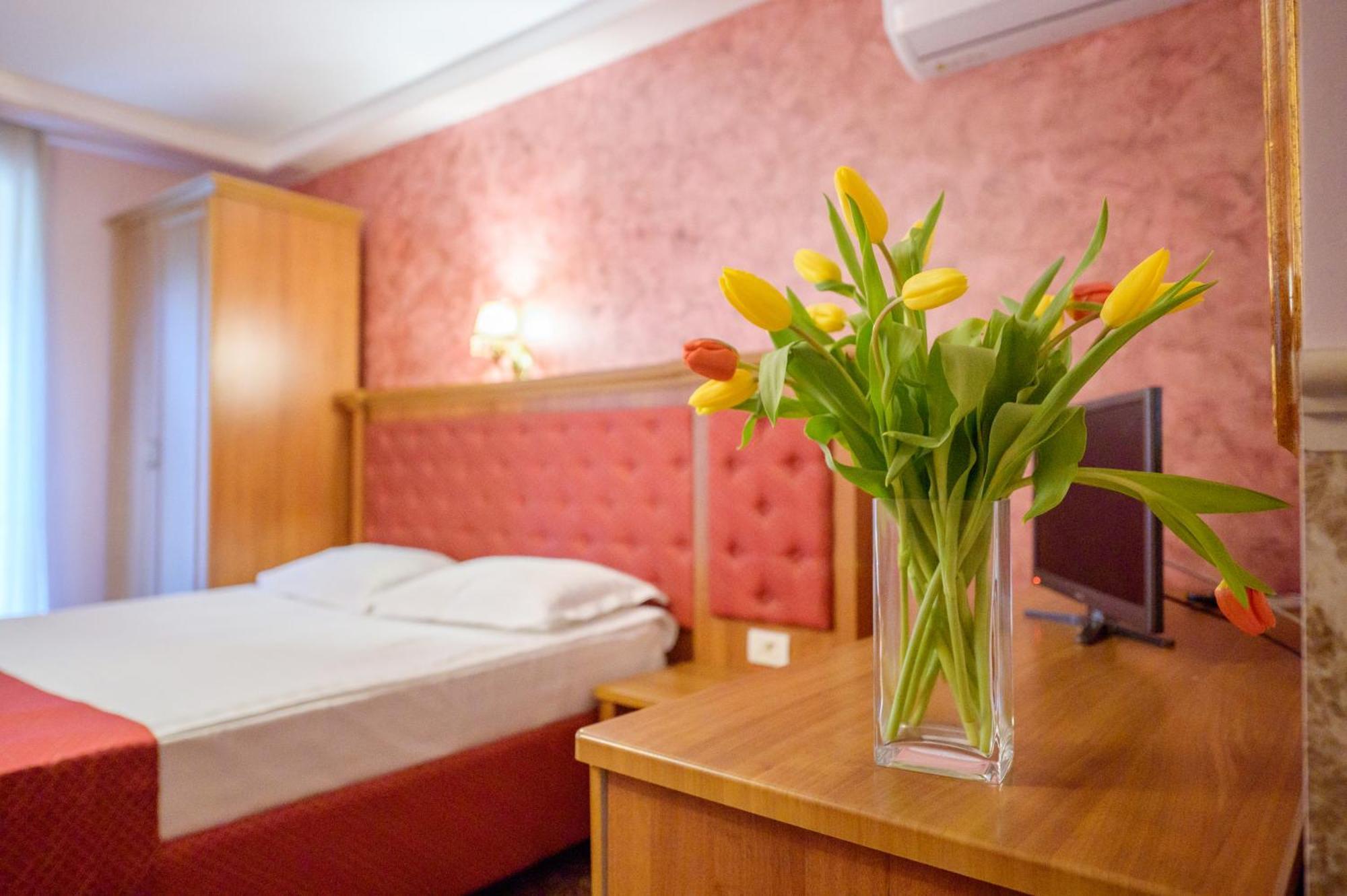 Hotel Iris-Mimoza จูปิเตอร์ ภายนอก รูปภาพ